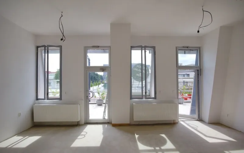Pronájem prostor pro obchod / rychlé občerstven, Kopřivnice