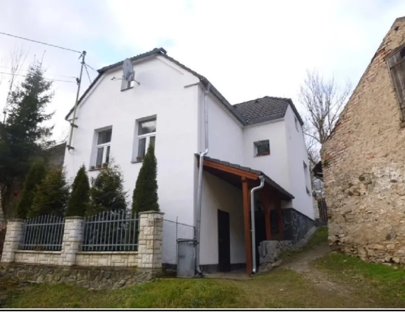 Rodinný dům v obci Svatý Jan pod Skalou