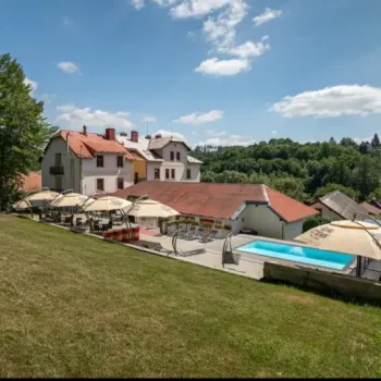 Na Prodej hotel, 29 pokoje, Bazén s teplou vodu, restaurace
