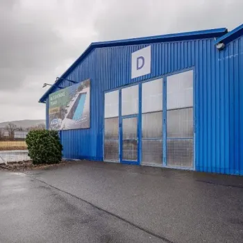 Nájem haly o výměře 700 m2, vjezdná, u Hostomic (Beroun)