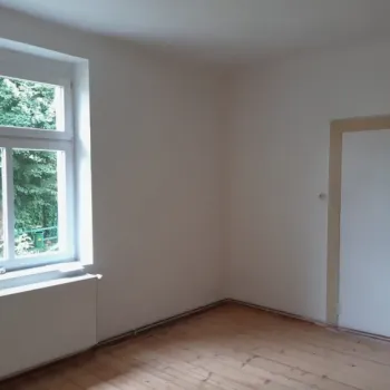 1+1 se zahradkou v Roztokách